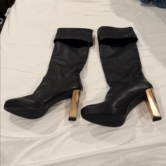 Stuart Weitzman Black leather Over-The-Knee Boots with Gold Block Heel - Picture 8 of 12